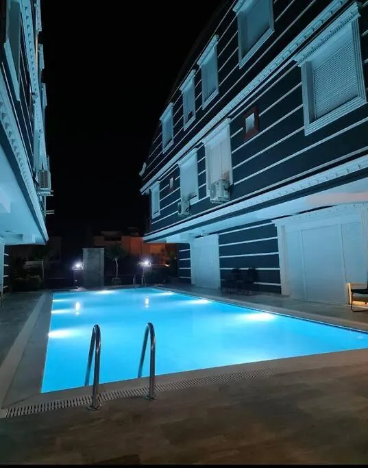 Avullar Palace Mit Pool In Анталья Апартаменты